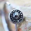 Piercing anneau nez à embout circulaire picté