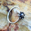 Piercing anneau nez � fleur style antique