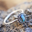 Piercing anneau tordable � fleur nacr�e d'abalone