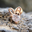 Piercing cartilage cuivré à tête de lapin stylisée