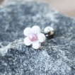 Piercing cartilage fleur fantaisie perl�e