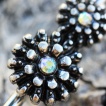 Piercing industriel à fleurs style engrenages