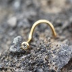 Piercing nez doré à tige