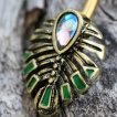 Piercing nombril doré plume égyptienne