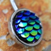 Piercing nombril à écailles arc en ciel