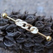 Piercing oreille industriel doré à maillons style chaine