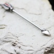 Piercing oreille industriel fl�che � empennage rouge