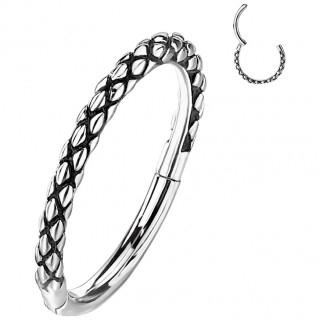 Anneau � charni�re en acier aspect peau de serpent Argent�