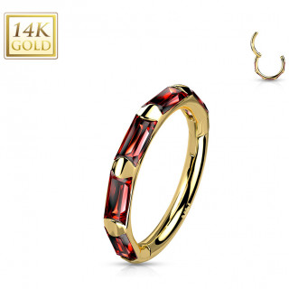 Anneau charni�re en or jaune 14 carats � zirconiums rouges rectangulaires