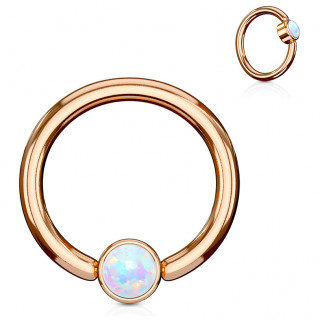 Anneau cuivr� � cylindre captif serti d'une opale blanche