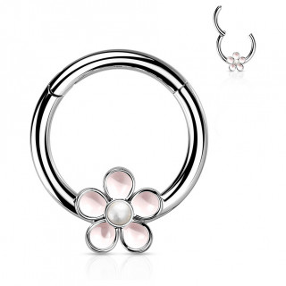Anneau segment clipsable � fleur �maill�e rose et blanc (acier haute pr�cision)