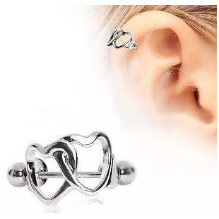 Piercing cartilage h�lix � coeurs enlac�s