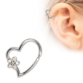 Piercing cartilage anneau coeur � petite fleur d'opale