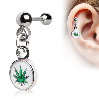 Piercing helix cartilage � feuille de cannabis