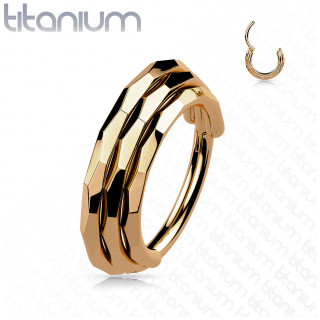 Piercing triple anneau titane Cuivr� facett� � fermeture charni�re